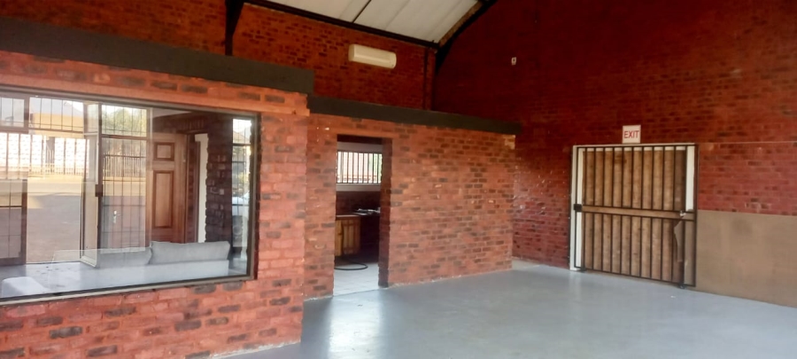 To Let commercial Property for Rent in Melodie North West